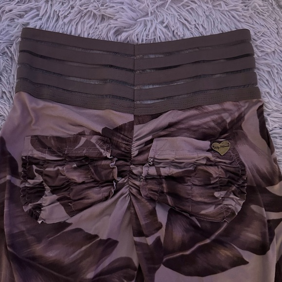 Cute Booty Lounge Taupe Floral Leggings - Picture 6 of 6